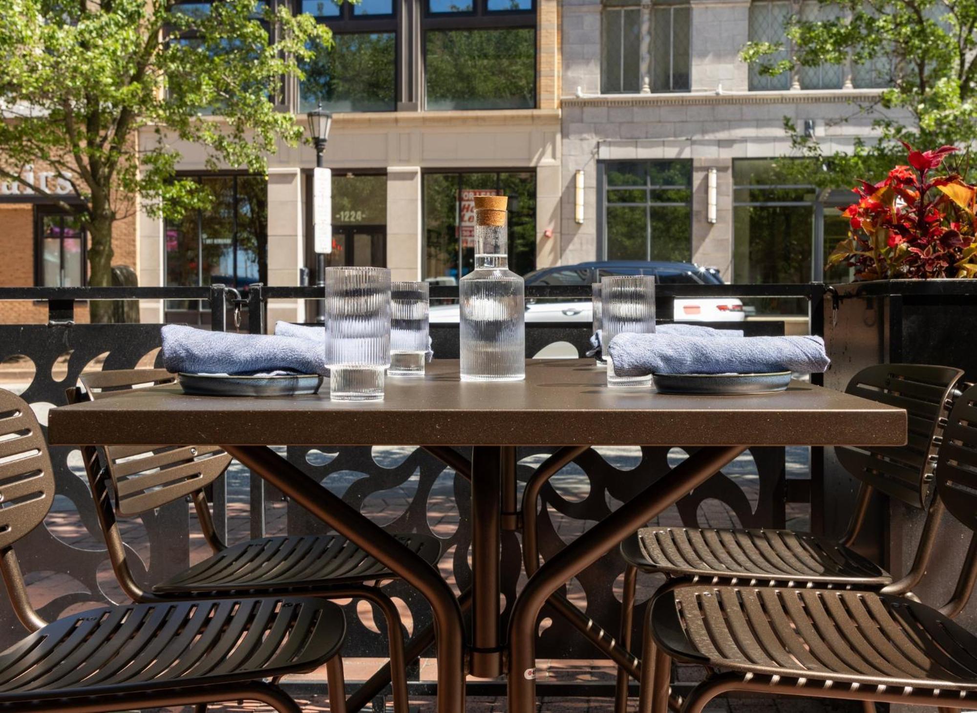 Crowne Plaza Cleveland At Playhouse Square By Ihg Hotel Exterior photo